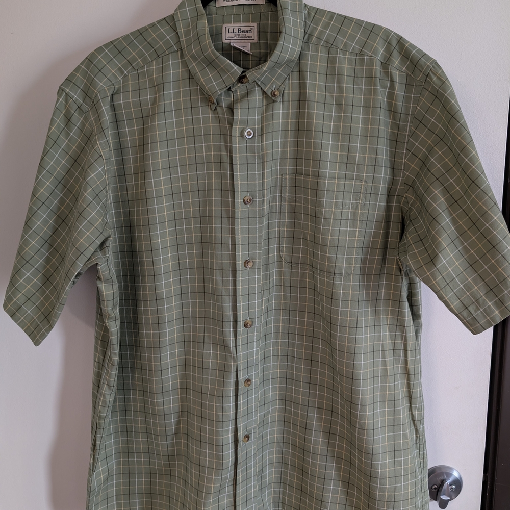 L.L. Bean Men's Short-Sleeve Button-Down Shirt in Sage Plaid